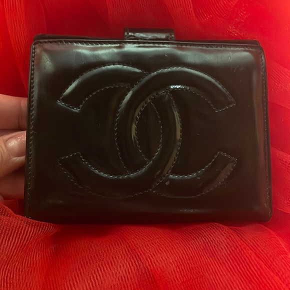 Chanel Classic 24k gold plated hardware black patent  compact kisslock wallet - Picture 1 of 5